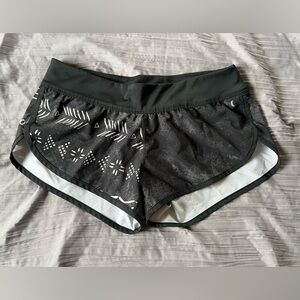 Hurley Phantom Black Patterned Women's Board Shorts size M